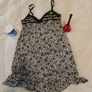 Black and white size LG nightgown/teddy